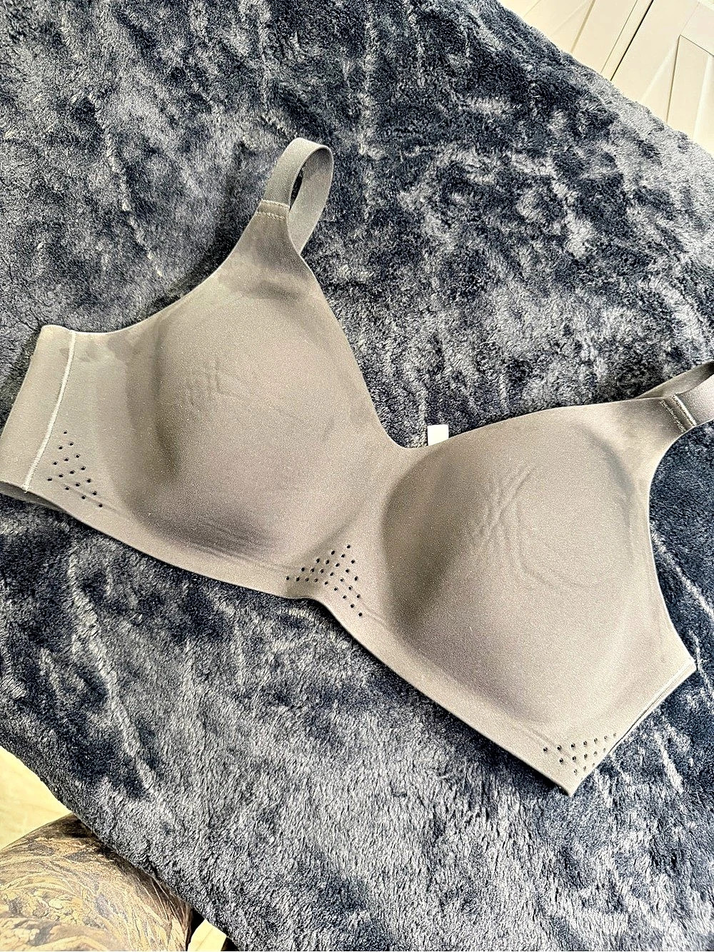 Victoria's Secret VSX Incredible Essential Total Cover Sports Bra Gray 36DD